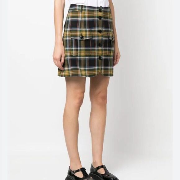 Almost Famous plaid pattern skirt with pockets - Picture 1 of 5